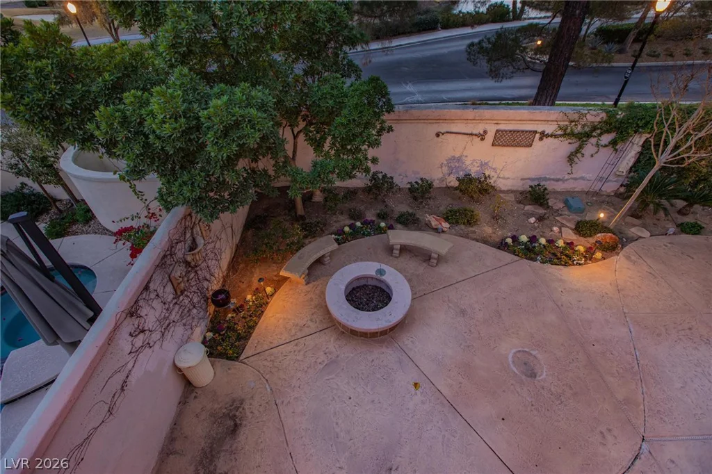 8229 Crow Valley, Las Vegas, NV 89113