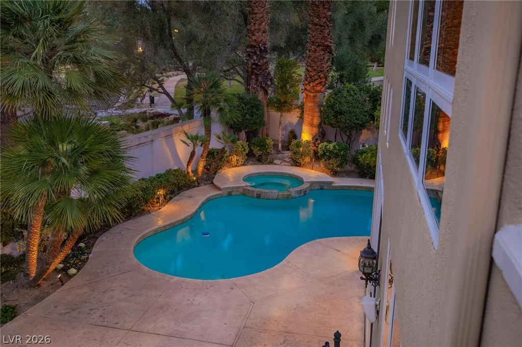 8229 Crow Valley, Las Vegas, NV 89113