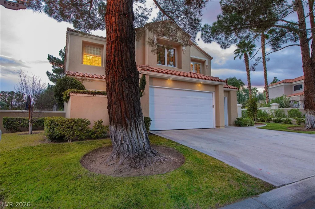 8229 Crow Valley, Las Vegas, NV 89113