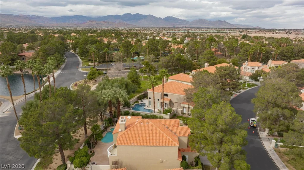 8229 Crow Valley, Las Vegas, NV 89113