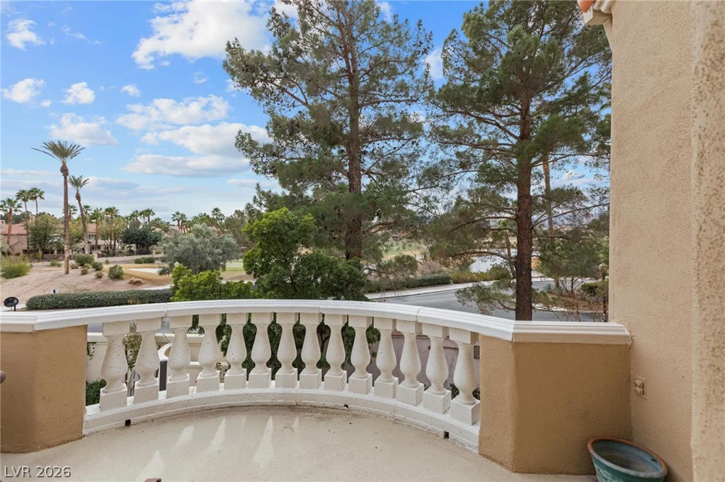 8229 Crow Valley, Las Vegas, NV 89113