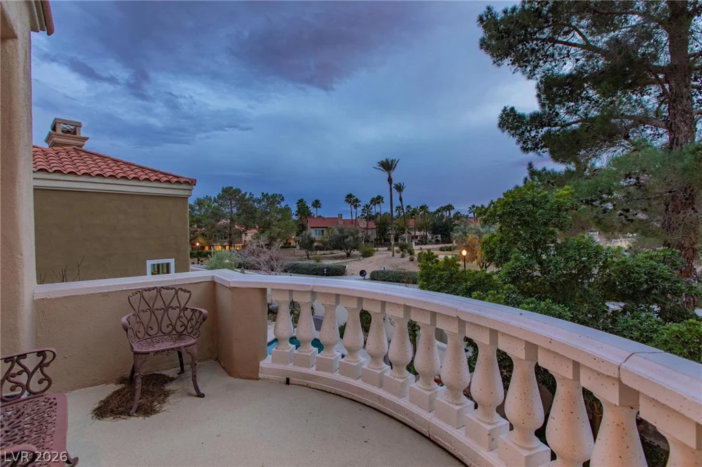 8229 Crow Valley, Las Vegas, NV 89113
