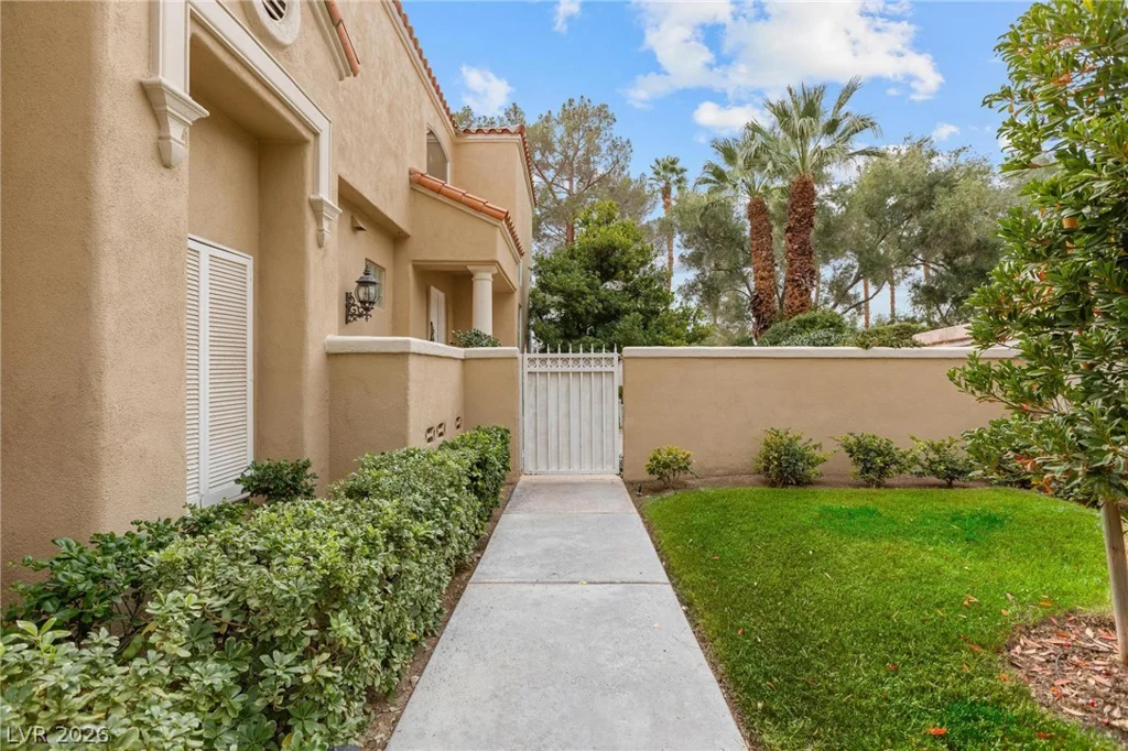 8229 Crow Valley, Las Vegas, NV 89113