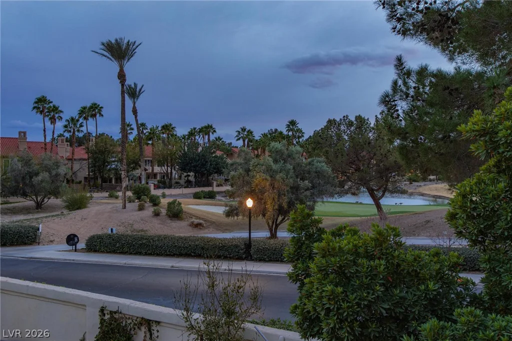 8229 Crow Valley, Las Vegas, NV 89113