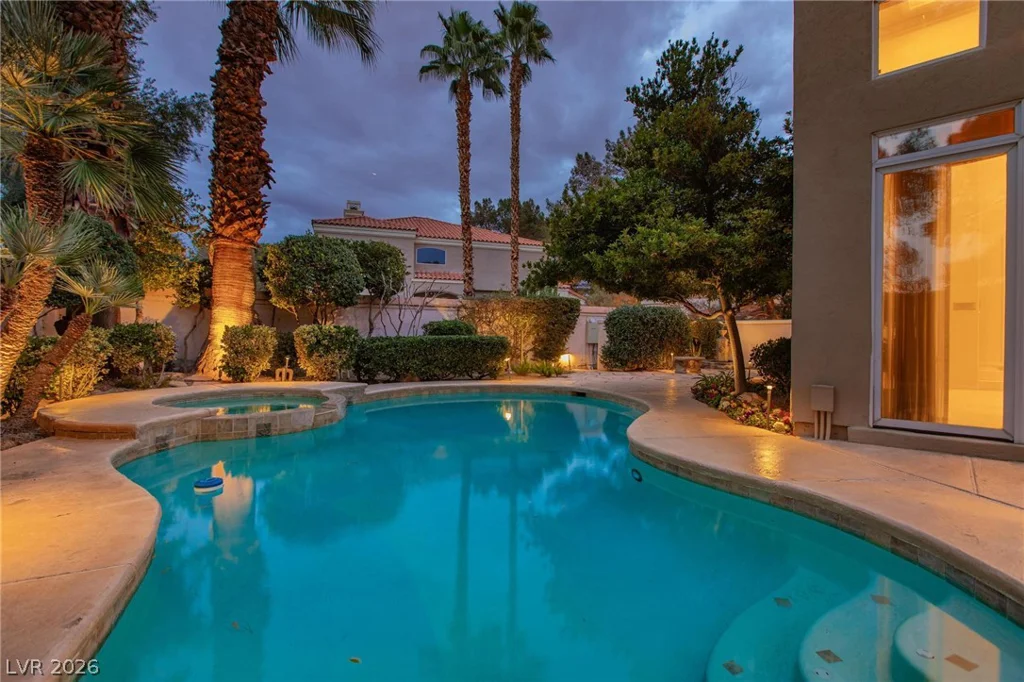 8229 Crow Valley, Las Vegas, NV 89113