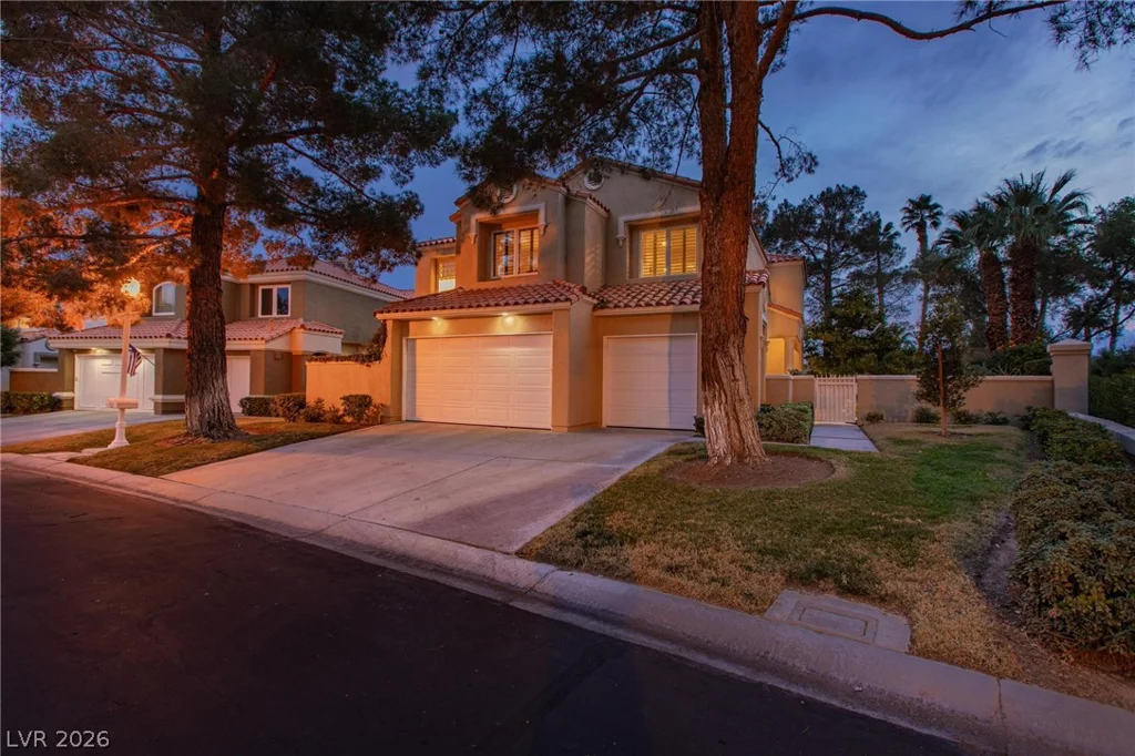 8229 Crow Valley, Las Vegas, NV 89113