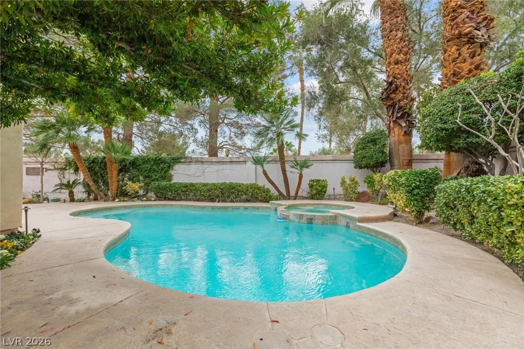 8229 Crow Valley, Las Vegas, NV 89113