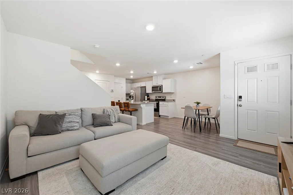 9929 Canary Hills, Las Vegas, NV 89141