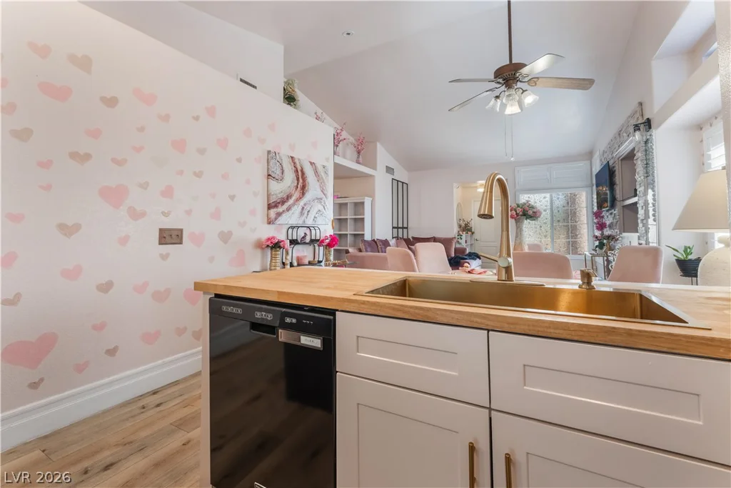 1929 Grand Prairie, North Las Vegas, NV 89032