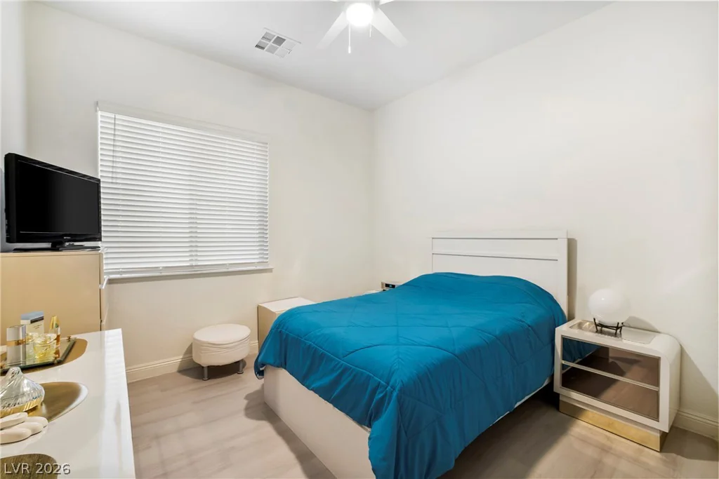 7263 Pinfeather, North Las Vegas, NV 89084