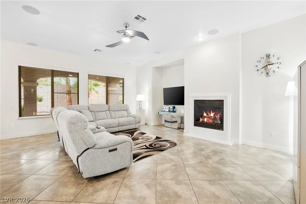 7263 Pinfeather, North Las Vegas, NV 89084