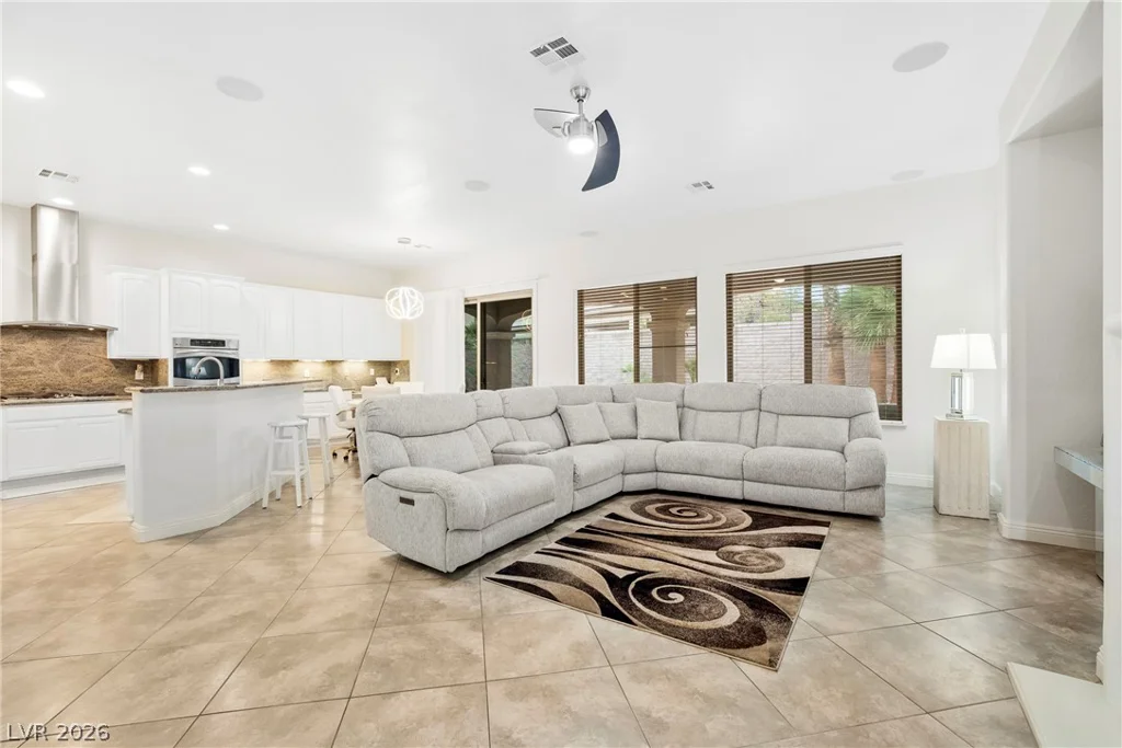 7263 Pinfeather, North Las Vegas, NV 89084