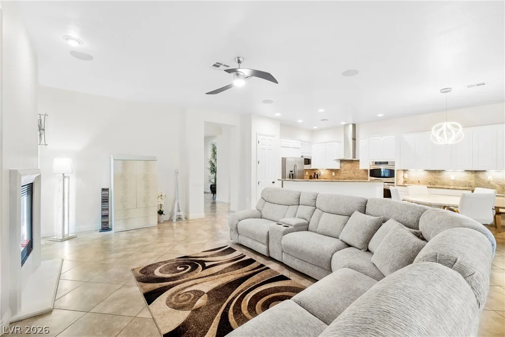 7263 Pinfeather, North Las Vegas, NV 89084