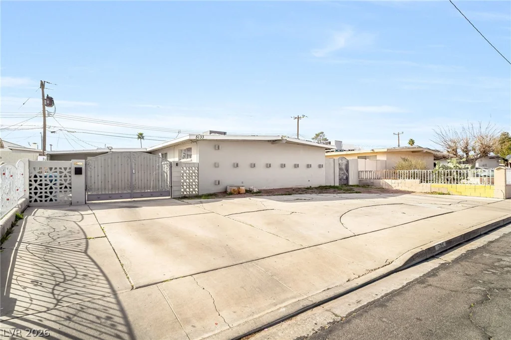 5133 Sun Valley, Las Vegas, NV 89122
