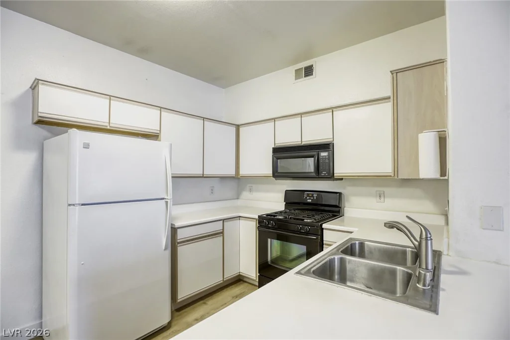 5751 Hacienda, Las Vegas, NV 89122