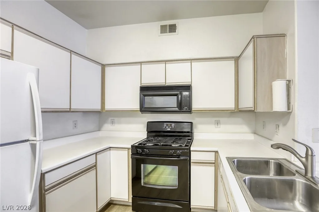 5751 Hacienda, Las Vegas, NV 89122