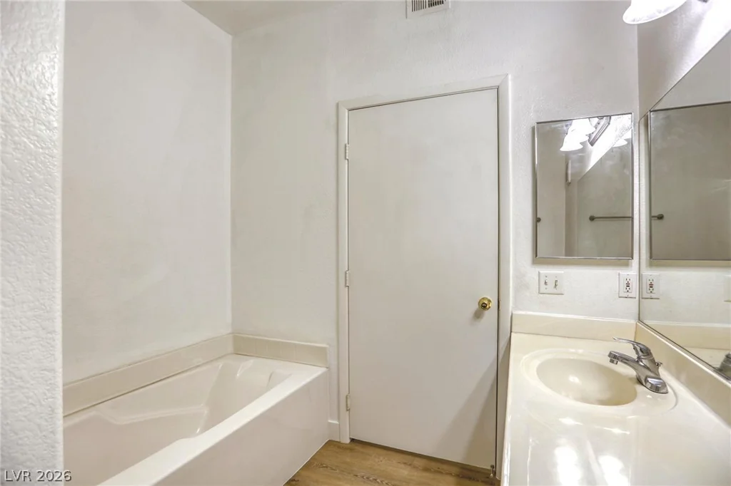5751 Hacienda, Las Vegas, NV 89122