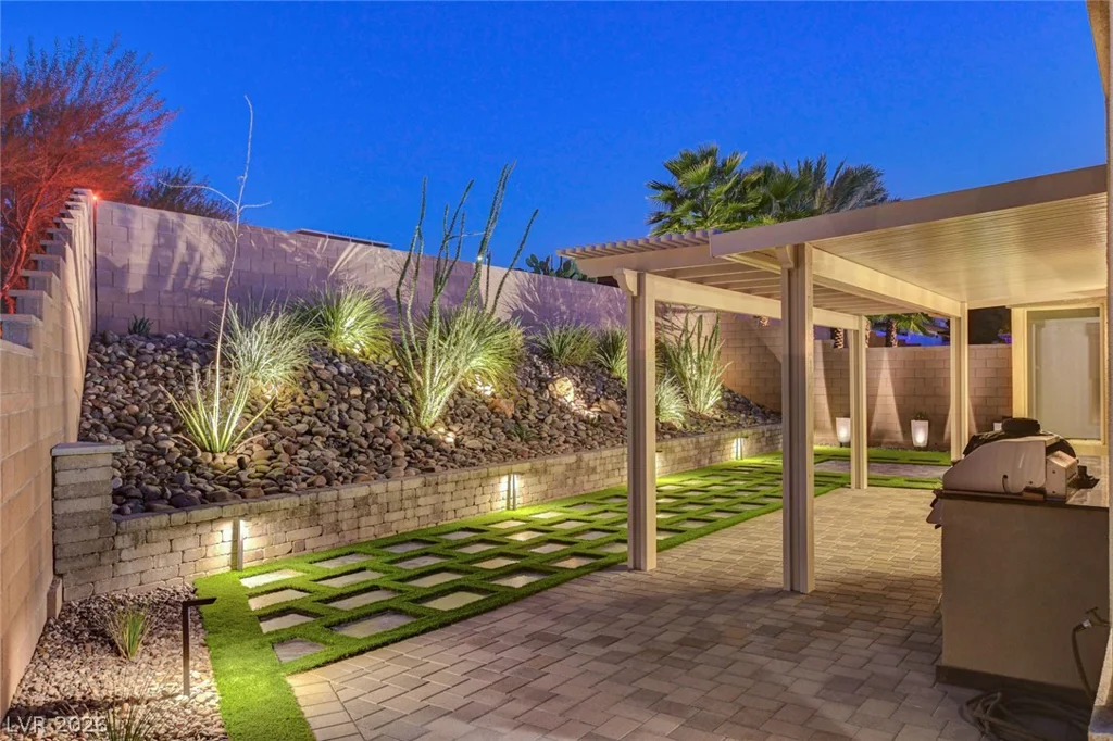2560 Bridle Oaks, Henderson, NV 89044