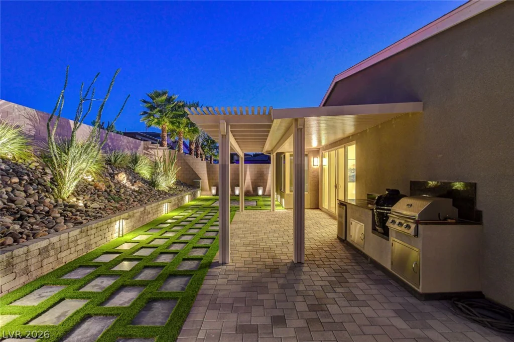 2560 Bridle Oaks, Henderson, NV 89044