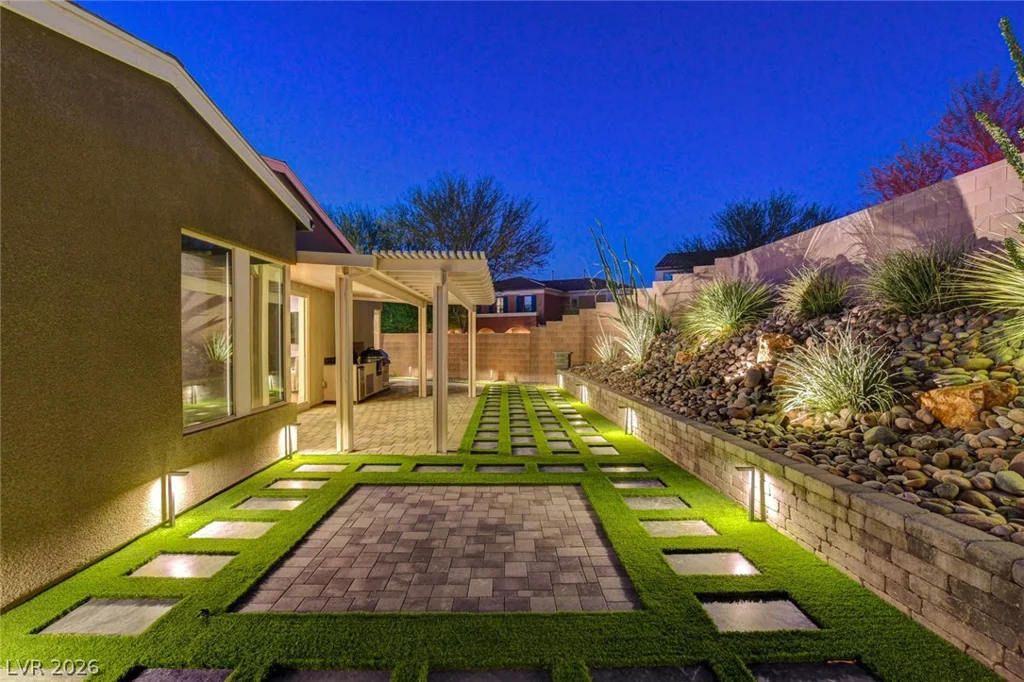 2560 Bridle Oaks, Henderson, NV 89044
