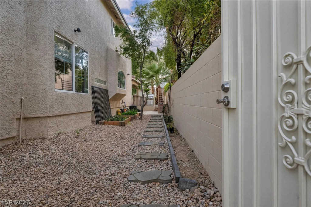 11205 Pentland Downs, Las Vegas, NV 89141