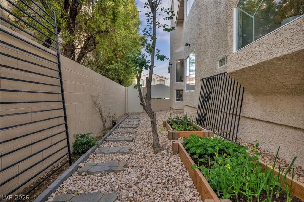 11205 Pentland Downs, Las Vegas, NV 89141