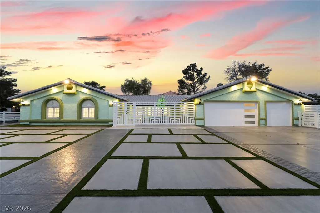 3160 Viking, Las Vegas, NV 89121