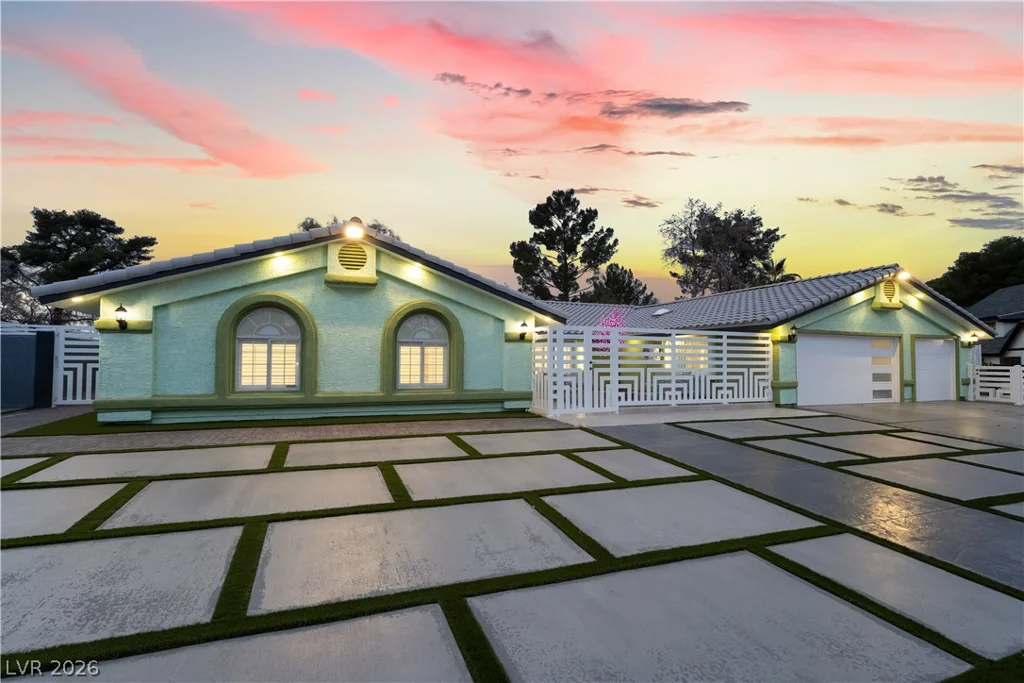 3160 Viking, Las Vegas, NV 89121