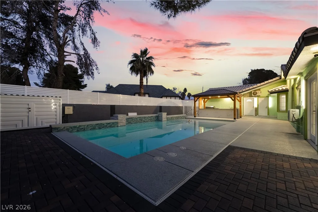 3160 Viking, Las Vegas, NV 89121