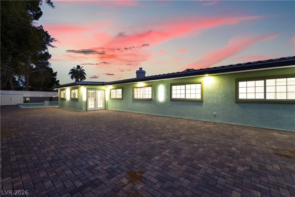 3160 Viking, Las Vegas, NV 89121