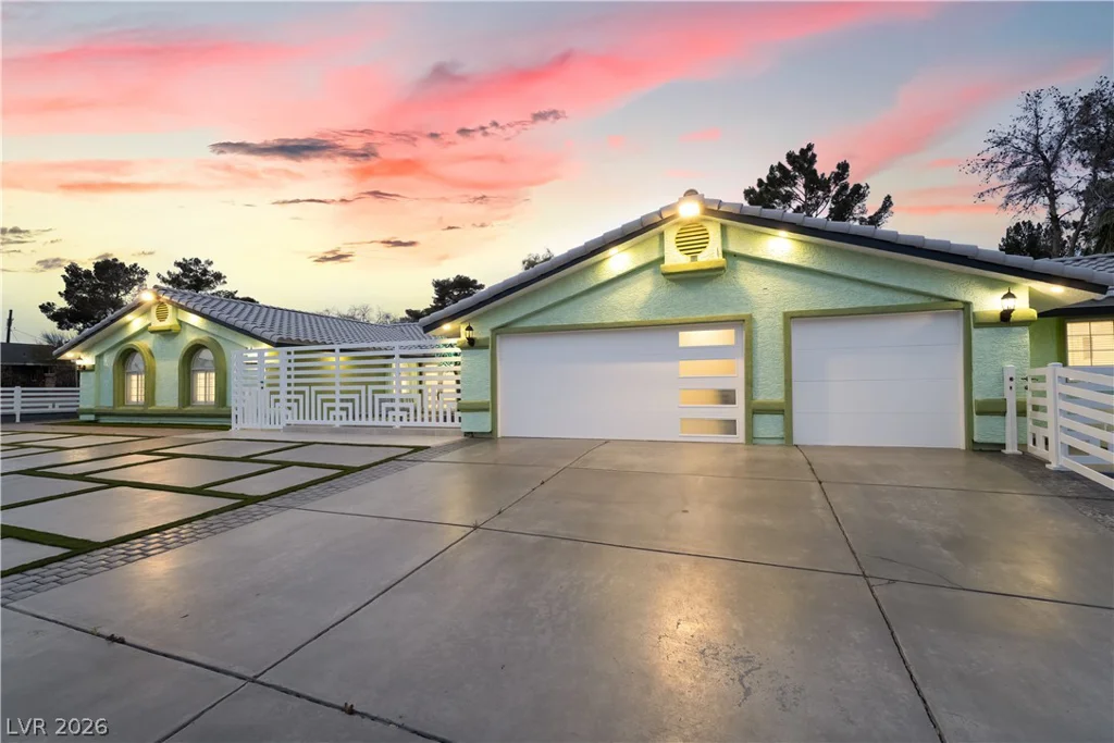 3160 Viking, Las Vegas, NV 89121