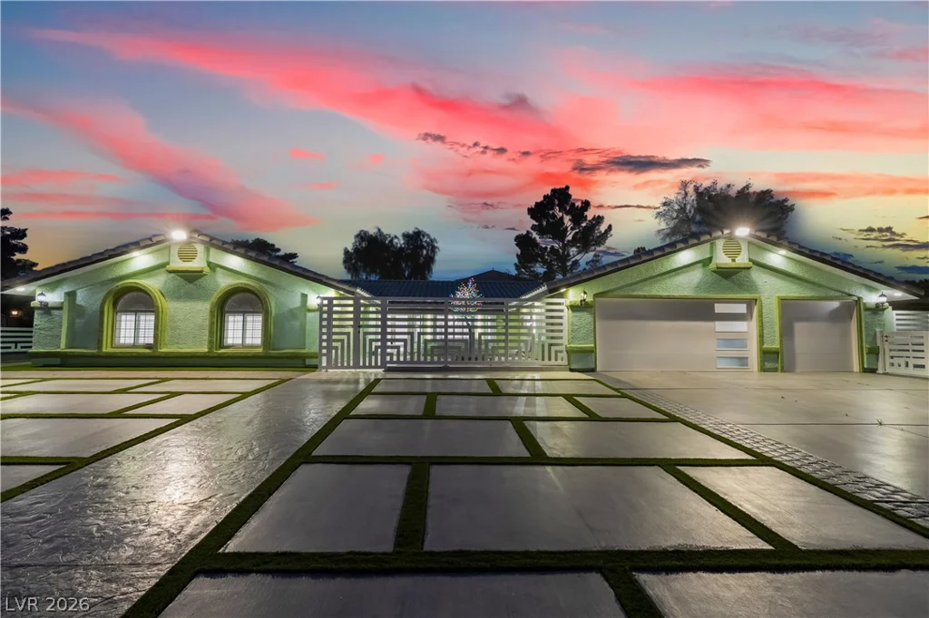3160 Viking, Las Vegas, NV 89121