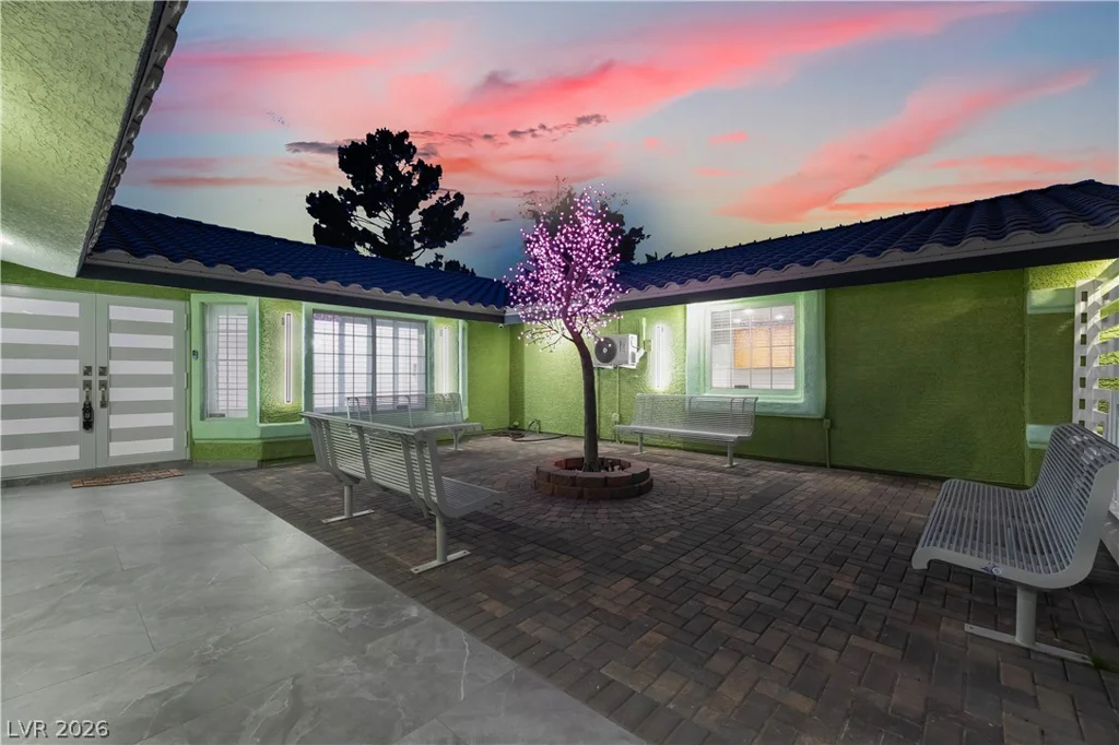 3160 Viking, Las Vegas, NV 89121