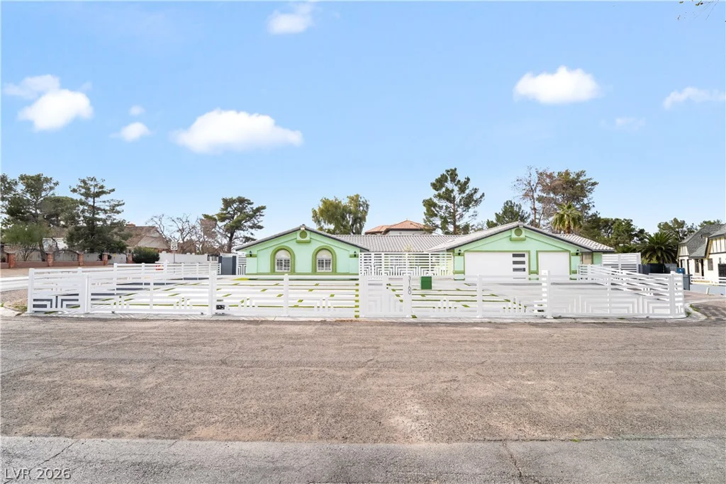 3160 Viking, Las Vegas, NV 89121