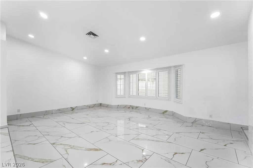 3160 Viking, Las Vegas, NV 89121