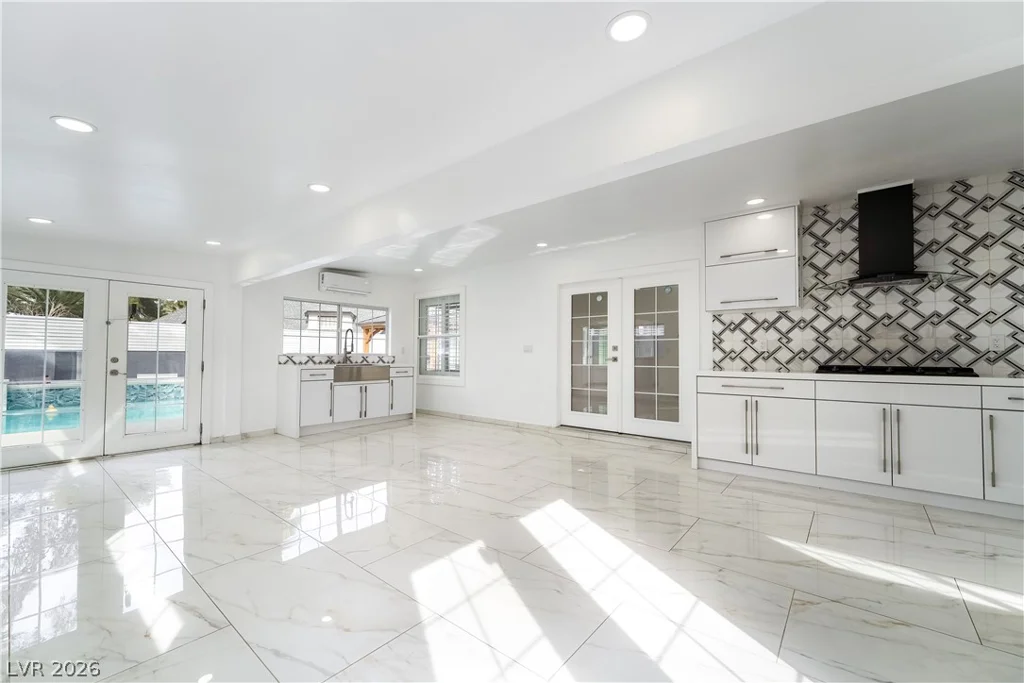 3160 Viking, Las Vegas, NV 89121