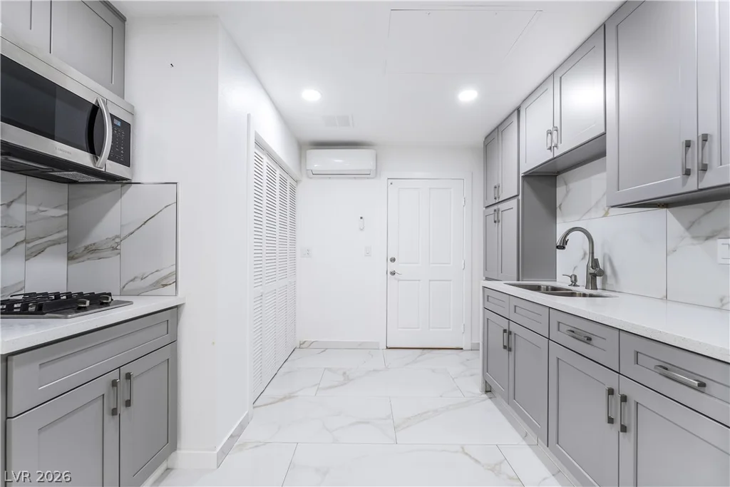 3160 Viking, Las Vegas, NV 89121