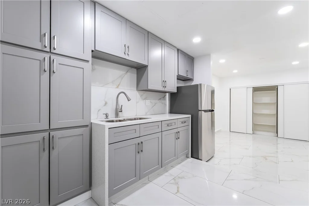 3160 Viking, Las Vegas, NV 89121