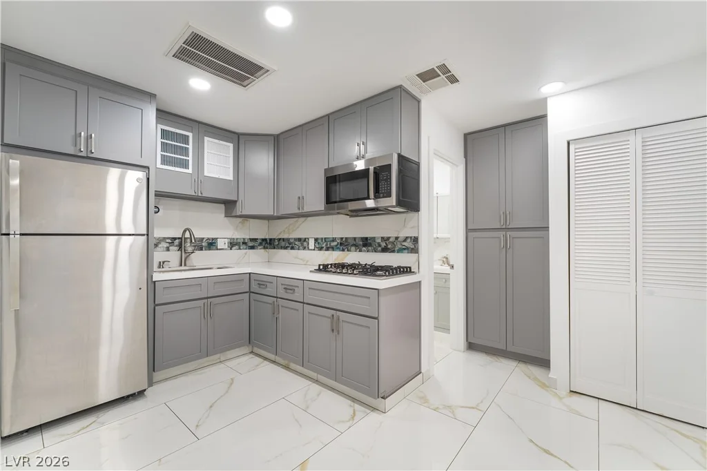 3160 Viking, Las Vegas, NV 89121