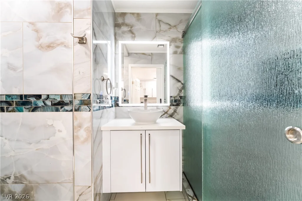 3160 Viking, Las Vegas, NV 89121