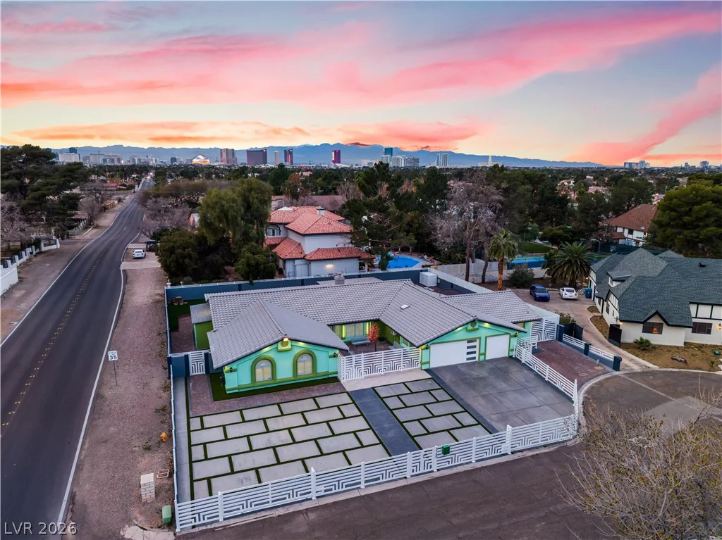 3160 Viking, Las Vegas, NV 89121
