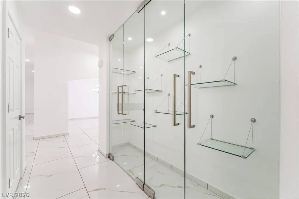 3160 Viking, Las Vegas, NV 89121