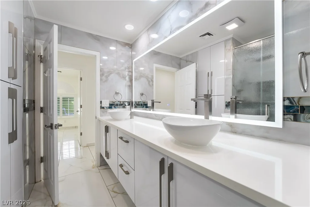 3160 Viking, Las Vegas, NV 89121