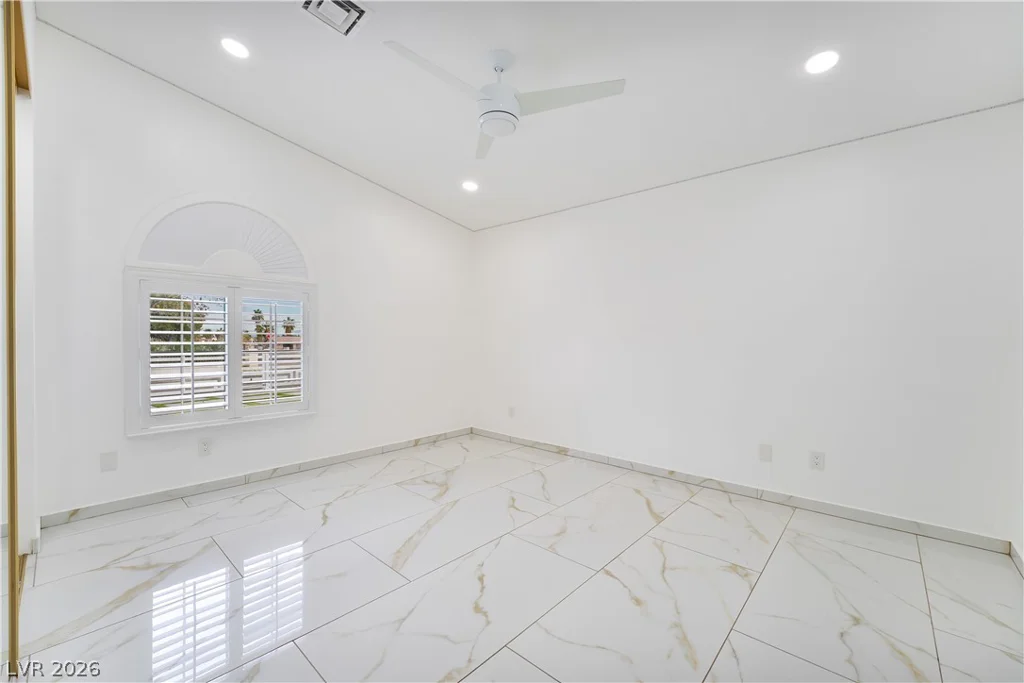 3160 Viking, Las Vegas, NV 89121