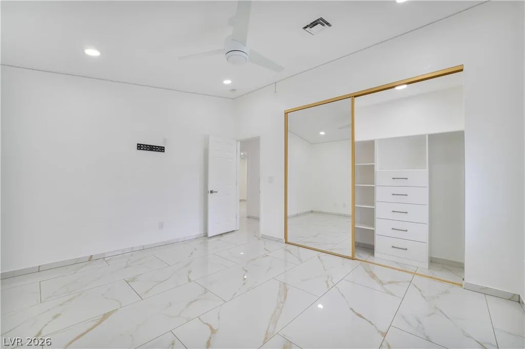 3160 Viking, Las Vegas, NV 89121