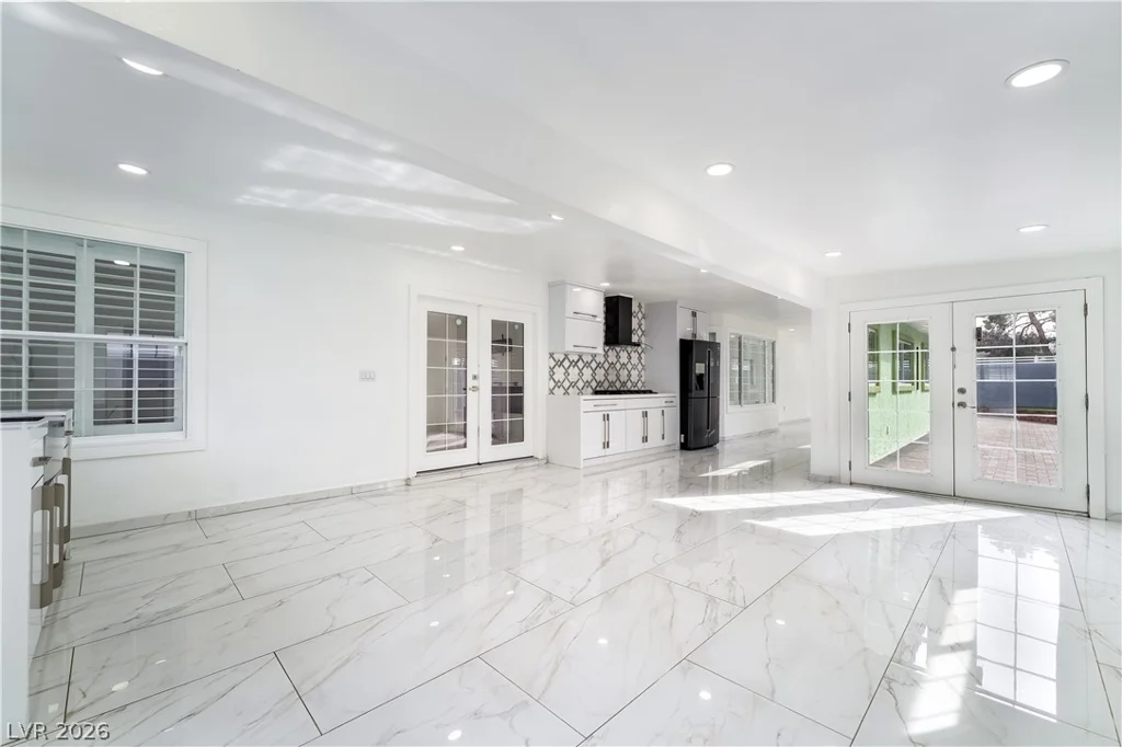 3160 Viking, Las Vegas, NV 89121