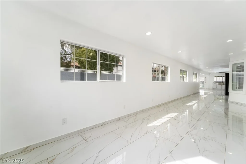 3160 Viking, Las Vegas, NV 89121