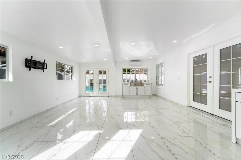 3160 Viking, Las Vegas, NV 89121