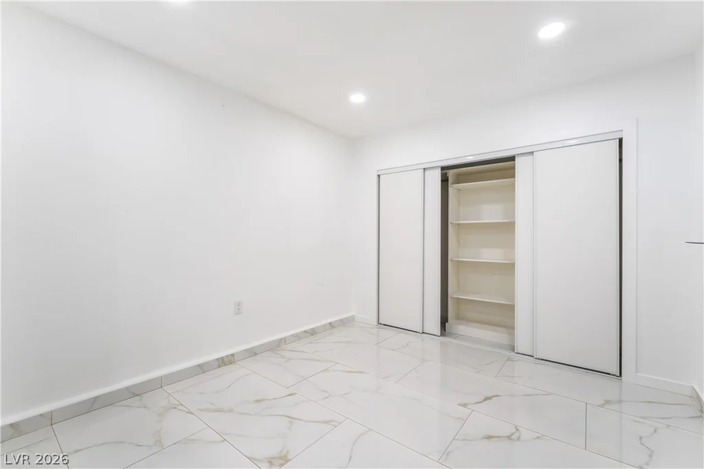 3160 Viking, Las Vegas, NV 89121