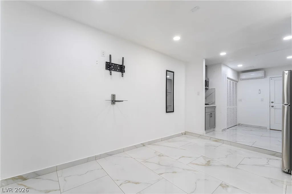 3160 Viking, Las Vegas, NV 89121